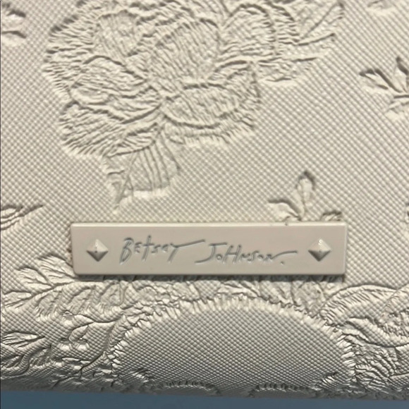 Betsey Johnson | Skull & Floral Embossed Tote w/Wallet - Picture 4 of 15